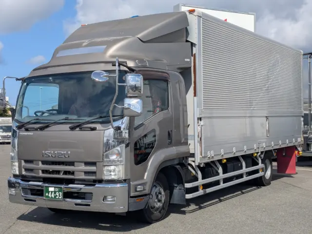 いすゞ フォワード TKG-FRR90T2(2WD)の写真1