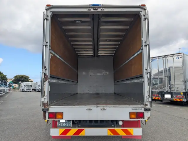 いすゞ フォワード TKG-FRR90T2(2WD)の写真9