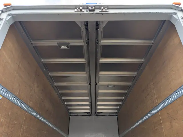 いすゞ フォワード TKG-FRR90T2(2WD)の写真10