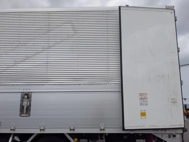 いすゞ フォワード TKG-FRR90T2(2WD)の写真32