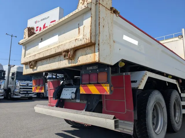 いすゞ ギガ QKG-CXZ77AT(6x4)の写真7