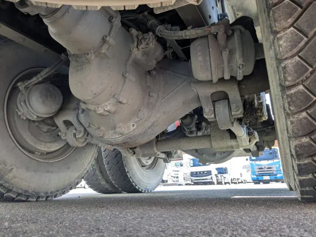 いすゞ ギガ QKG-CXZ77AT(6x4)の写真11