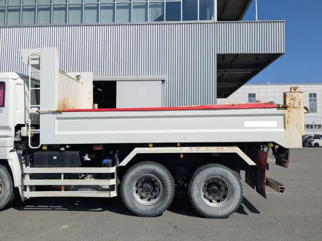 いすゞ ギガ QKG-CXZ77AT(6x4)の写真15