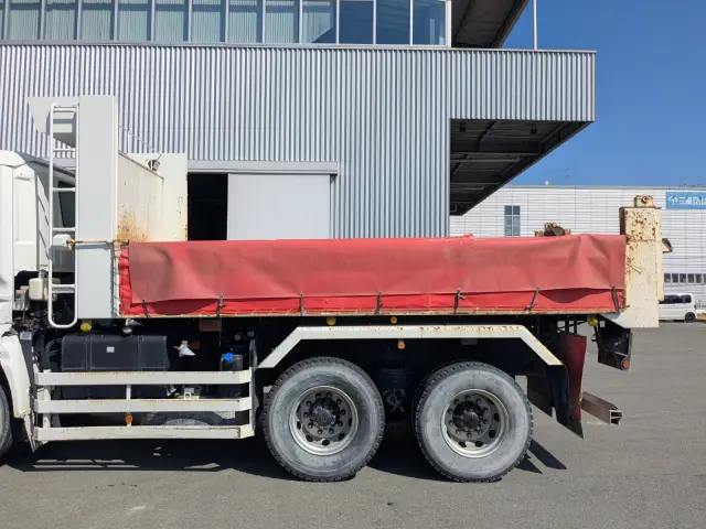 いすゞ ギガ QKG-CXZ77AT(6x4)の写真17