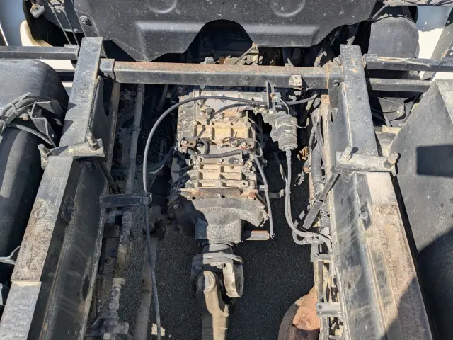 いすゞ ギガ QKG-CXZ77AT(6x4)の写真24