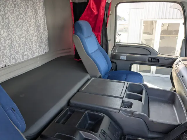 いすゞ ギガ QKG-CXZ77AT(6x4)の写真25