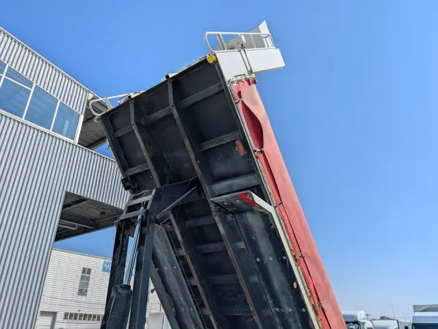 いすゞ ギガ QKG-CXZ77AT(6x4)の写真29