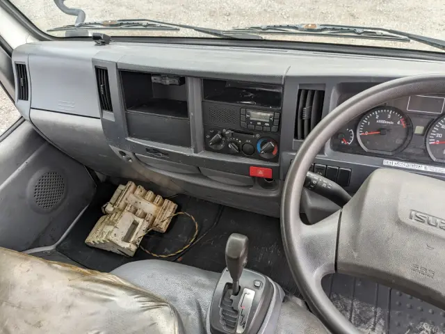 いすゞ エルフ TPG-NJR85AD(2WD)の写真28