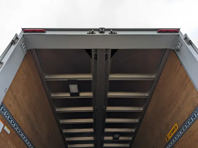 日野 プロフィア 2DG-FW1AHJ(8x4)の写真12