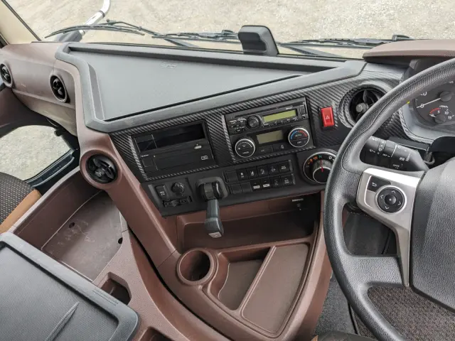 日野 プロフィア 2DG-FW1AHJ(8x4)の写真25