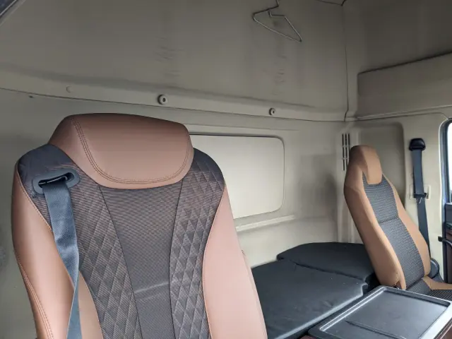 日野 プロフィア 2DG-FW1AHJ(8x4)の写真31