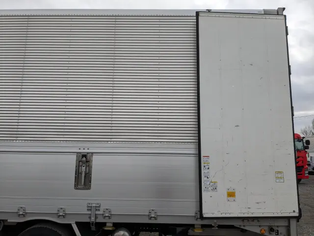 日野 プロフィア 2DG-FW1AHJ(8x4)の写真47