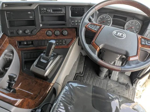 ＵＤ クオン 2PG-CG5CA(8x4)の写真23