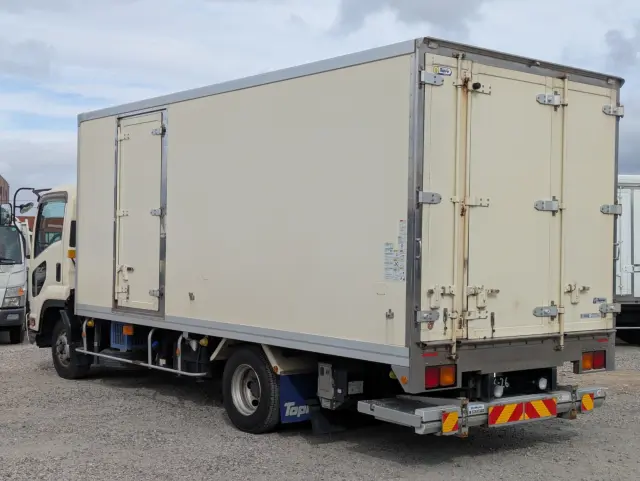 いすゞ フォワード 2PG-FRR90T2(2WD)の写真6