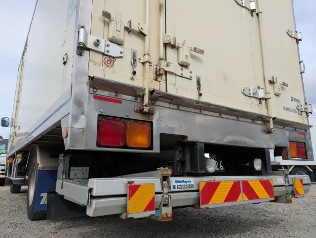 いすゞ フォワード 2PG-FRR90T2(2WD)の写真7