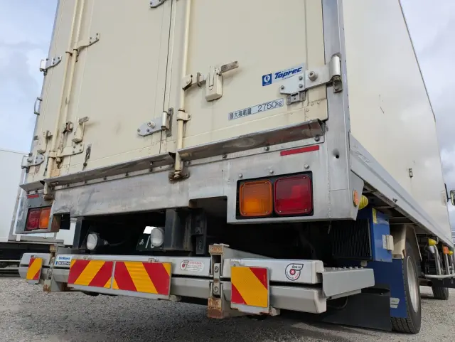 いすゞ フォワード 2PG-FRR90T2(2WD)の写真9