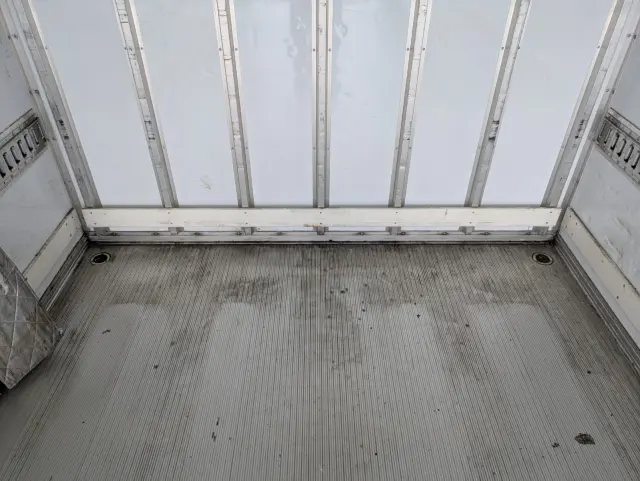 いすゞ フォワード 2PG-FRR90T2(2WD)の写真15