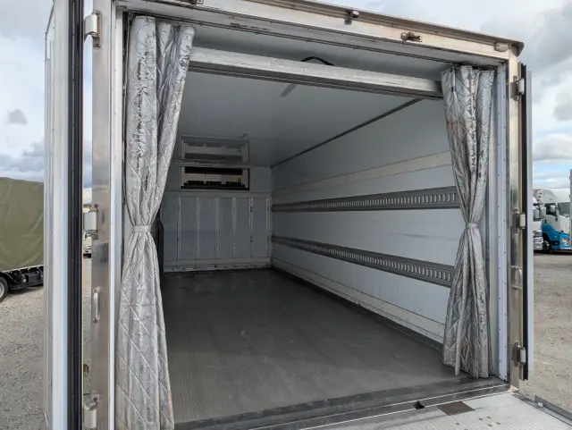 いすゞ フォワード 2PG-FRR90T2(2WD)の写真19