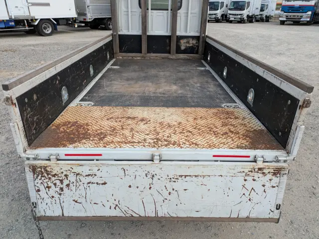 いすゞ エルフ TRG-NHR85A(2WD)の写真11