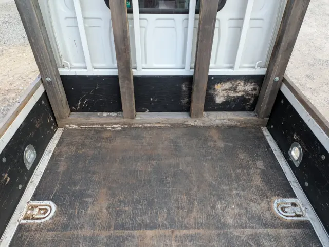 いすゞ エルフ TRG-NHR85A(2WD)の写真12