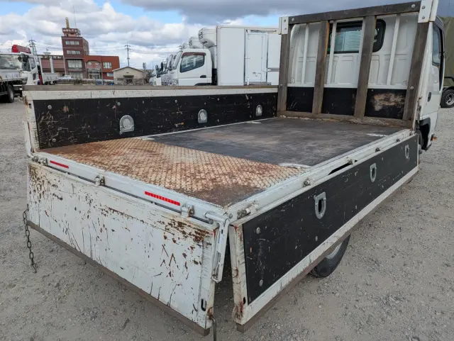 いすゞ エルフ TRG-NHR85A(2WD)の写真16