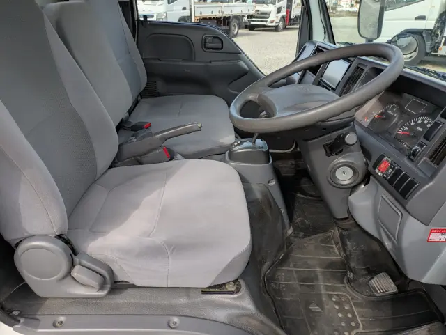 いすゞ エルフ TRG-NHR85A(2WD)の写真22