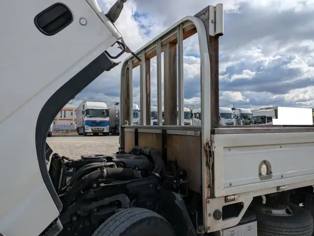 いすゞ エルフ TRG-NHR85A(2WD)の写真29