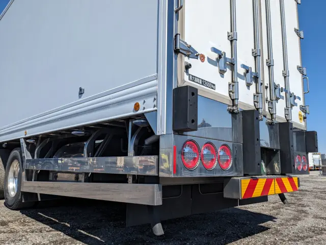 日野 プロフィア 2DG-FW1AHJ(8x4)の写真7