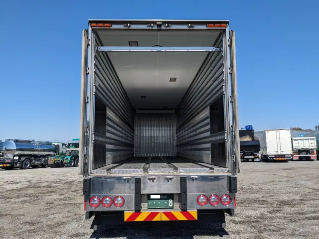 日野 プロフィア 2DG-FW1AHJ(8x4)の写真8