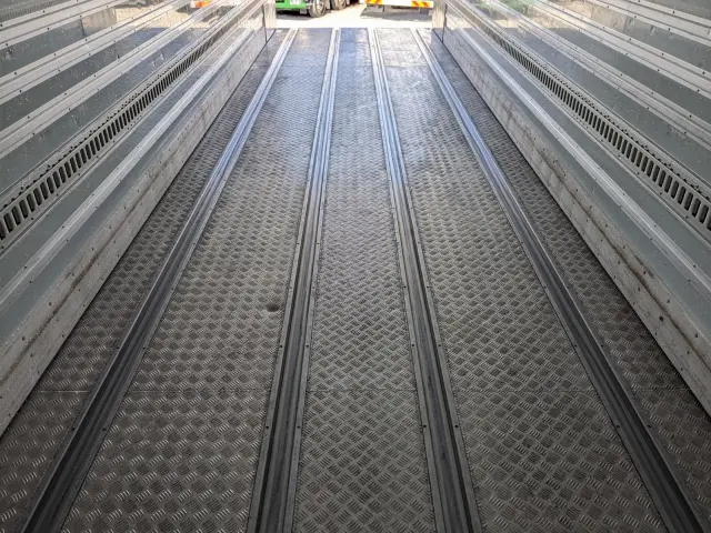 日野 プロフィア 2DG-FW1AHJ(8x4)の写真16