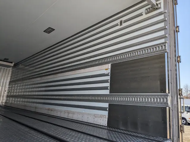 日野 プロフィア 2DG-FW1AHJ(8x4)の写真17