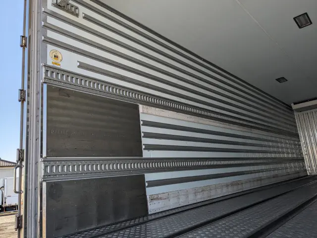 日野 プロフィア 2DG-FW1AHJ(8x4)の写真18