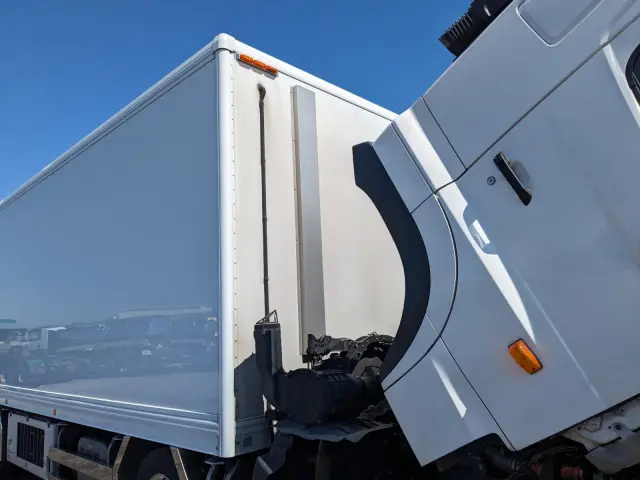 日野 プロフィア 2DG-FW1AHJ(8x4)の写真39