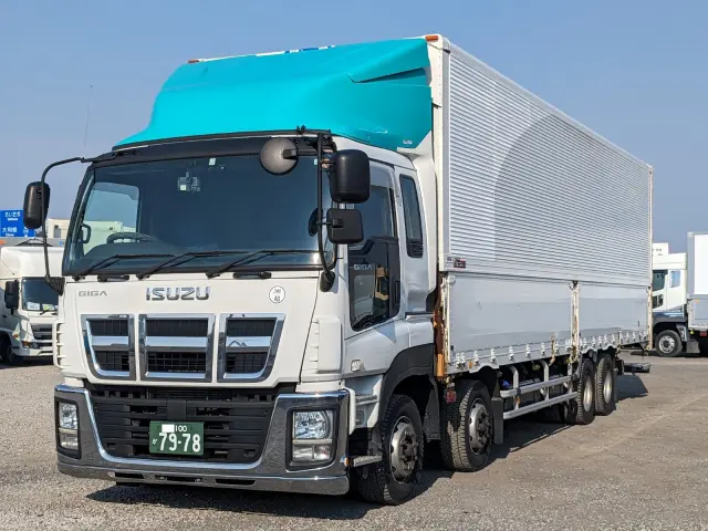 いすゞ ギガ QKG-CYJ77A(8x4)の写真1