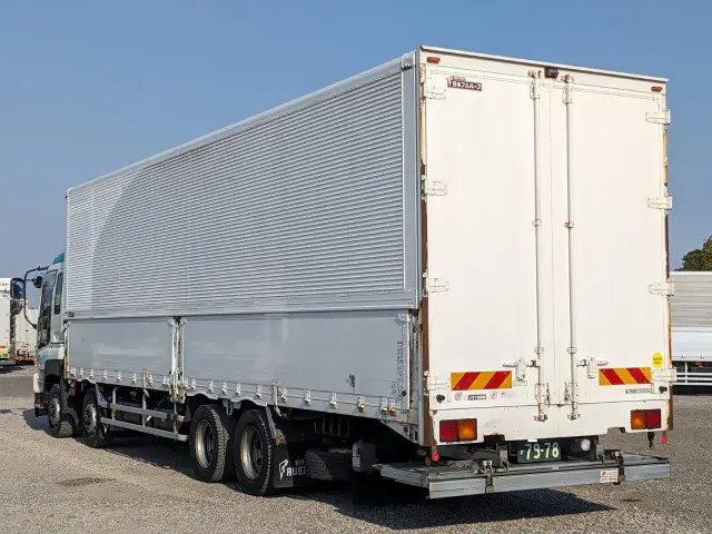 いすゞ ギガ QKG-CYJ77A(8x4)の写真4