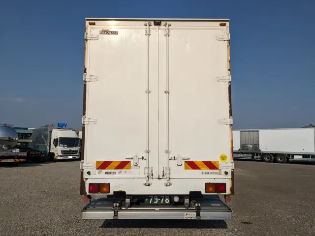 いすゞ ギガ QKG-CYJ77A(8x4)の写真6