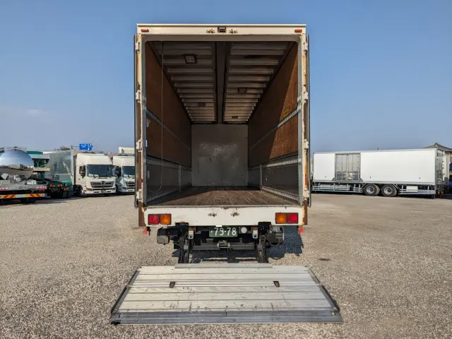 いすゞ ギガ QKG-CYJ77A(8x4)の写真10