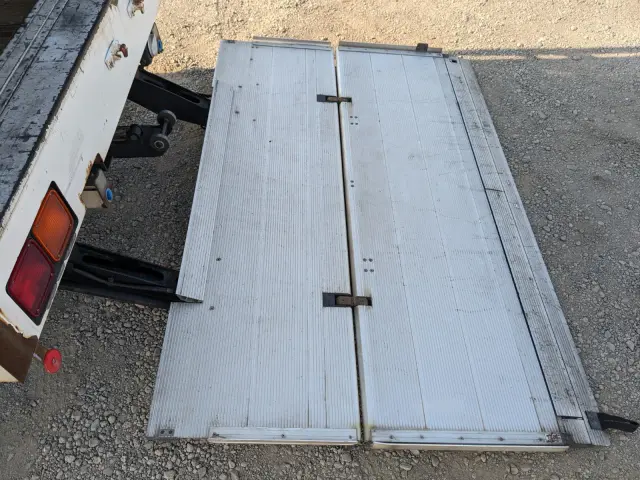 いすゞ ギガ QKG-CYJ77A(8x4)の写真11