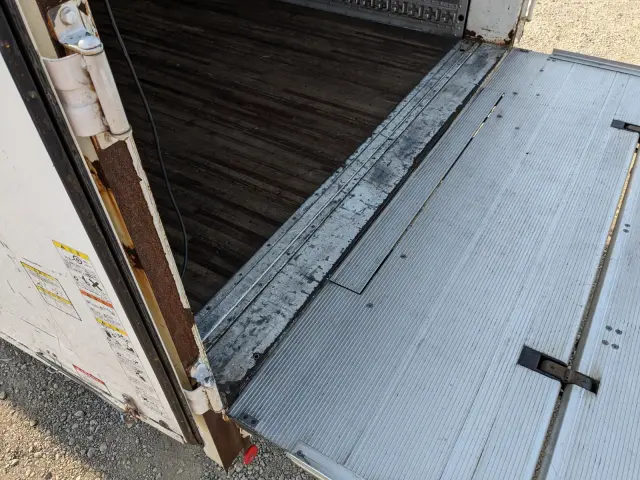 いすゞ ギガ QKG-CYJ77A(8x4)の写真12