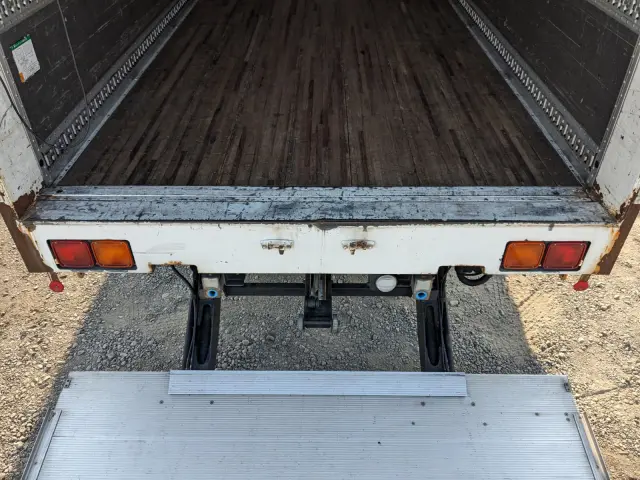 いすゞ ギガ QKG-CYJ77A(8x4)の写真13