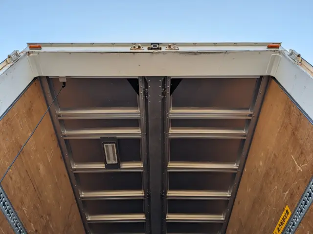 いすゞ ギガ QKG-CYJ77A(8x4)の写真14