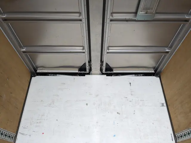 いすゞ ギガ QKG-CYJ77A(8x4)の写真22