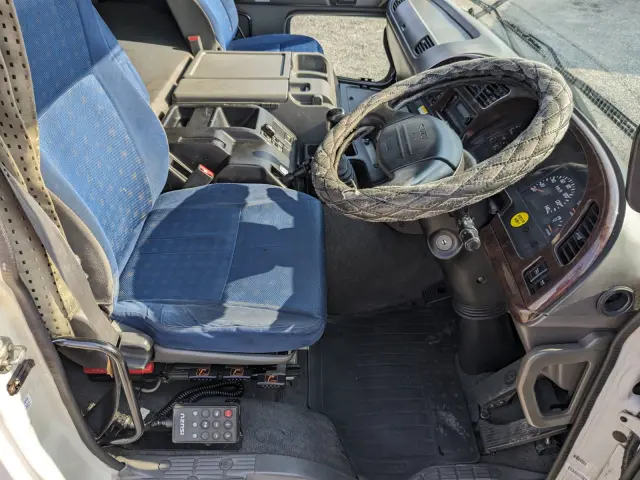 いすゞ ギガ QKG-CYJ77A(8x4)の写真23