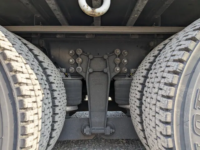 いすゞ ギガ QKG-CYJ77A(8x4)の写真32