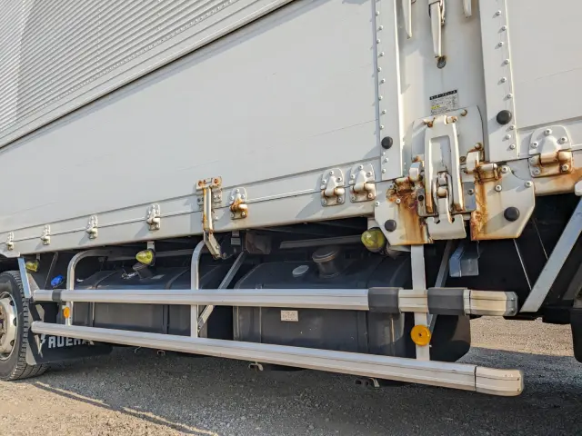 いすゞ ギガ QKG-CYJ77A(8x4)の写真35