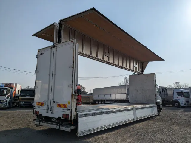 いすゞ ギガ QKG-CYJ77A(8x4)の写真43