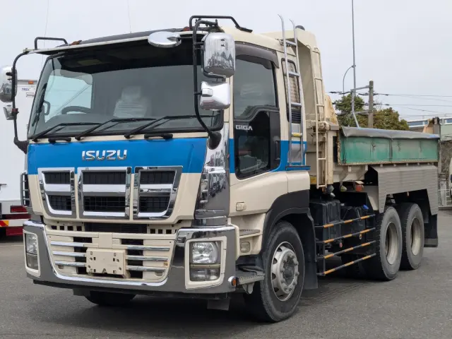 いすゞ ギガ QKG-CXZ77AT(6x4)の写真1