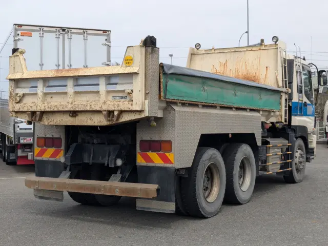 いすゞ ギガ QKG-CXZ77AT(6x4)の写真4