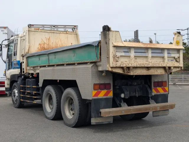 いすゞ ギガ QKG-CXZ77AT(6x4)の写真5