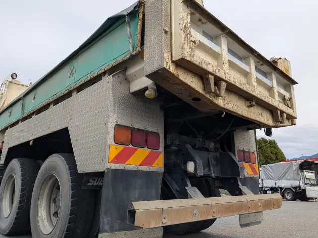 いすゞ ギガ QKG-CXZ77AT(6x4)の写真7